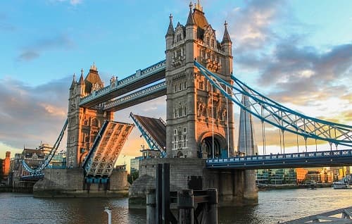Tower Bridge vs London bridge